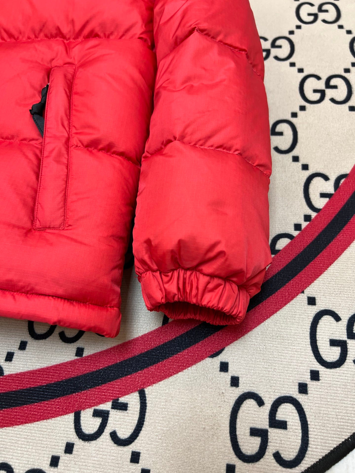 The North Face TNF Red 1996 Retro Nuptse Down Jacket – 700-Fill Black Colour-Block Wide-Baffle No Hood