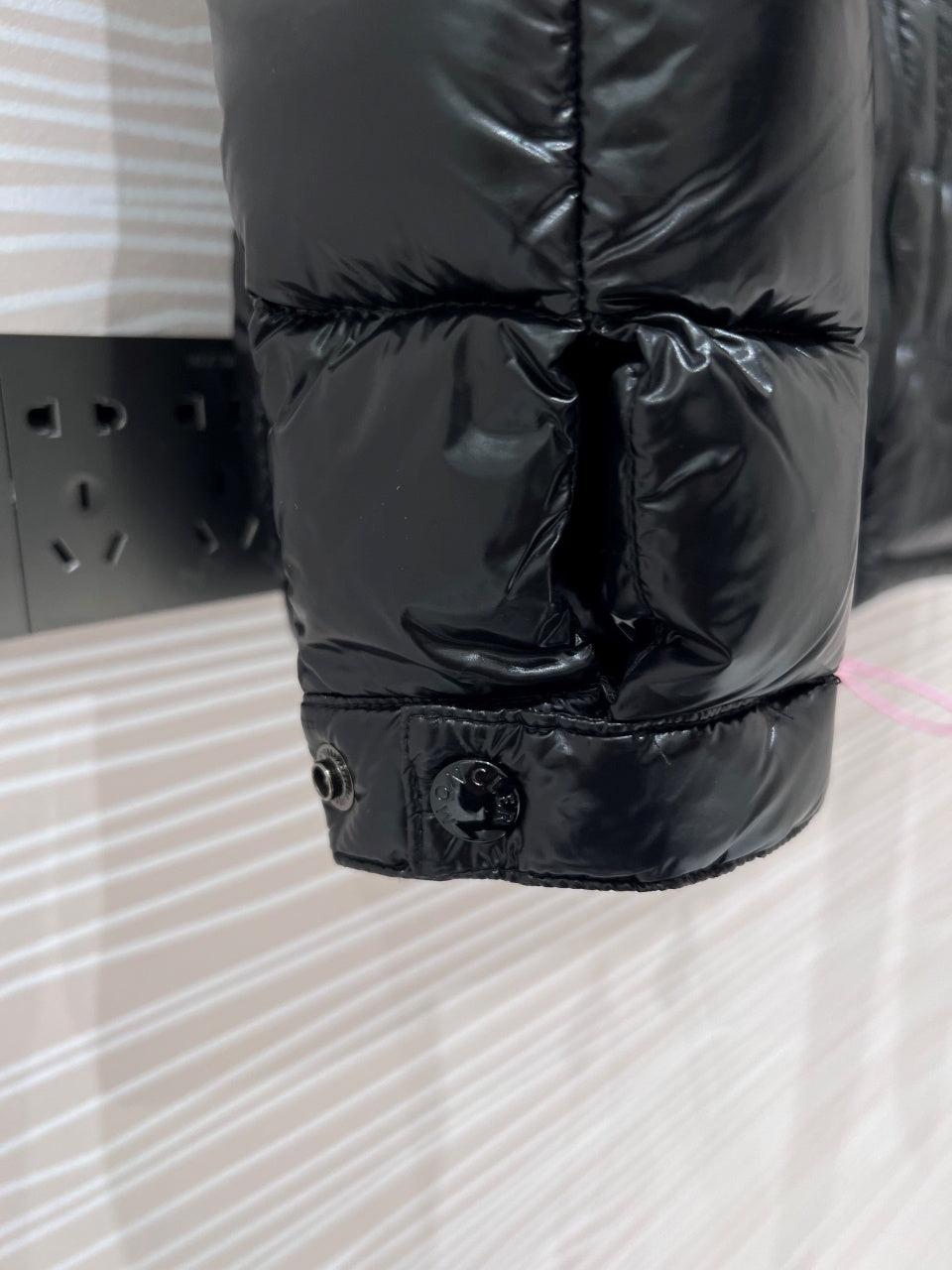 Moncler Black Glossy Shell Short Down Jacket – Iconic Badge