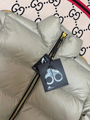 Moose Knuckles Silver Sage Stirling Down Jacket – Premium Glossy Shell Wide-Baffle Stand Collar Gold Zip with MK Arm Badge