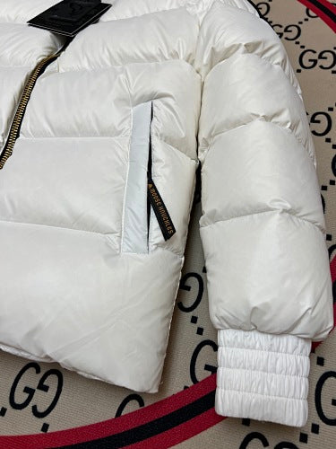 Moose Knuckles White Stirling Down Jacket – Premium Glossy Shell Wide-Baffle Stand Collar Gold Zip with MK Arm Badge