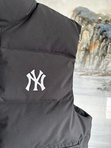 MLB New York Yankees Black Packable Down Vest