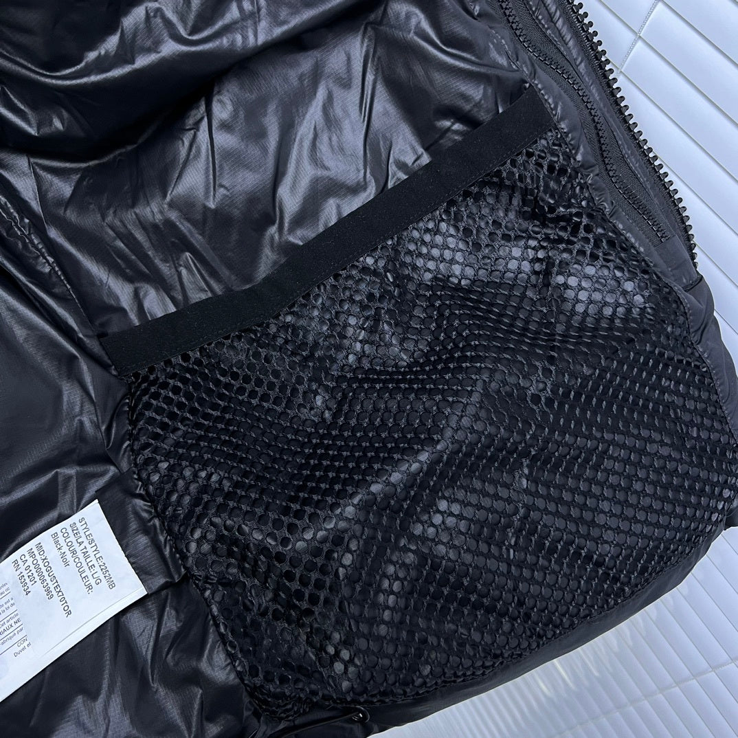 Canada Goose Black Glossy Down Puffer Jacket – Two-Way Zip