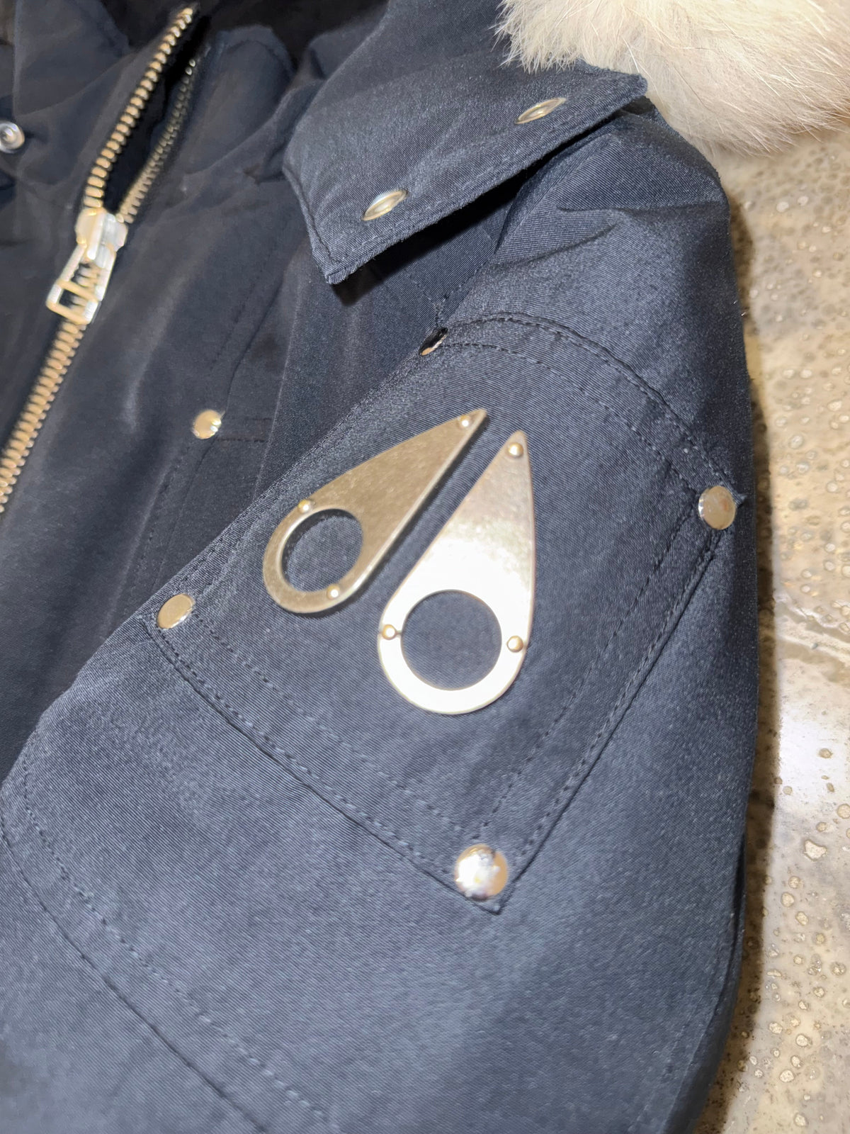 Moose Knuckles Navy Blue Hooded Bomber Jacket – White Fur Trim Metal Logo Badge Silver Zip