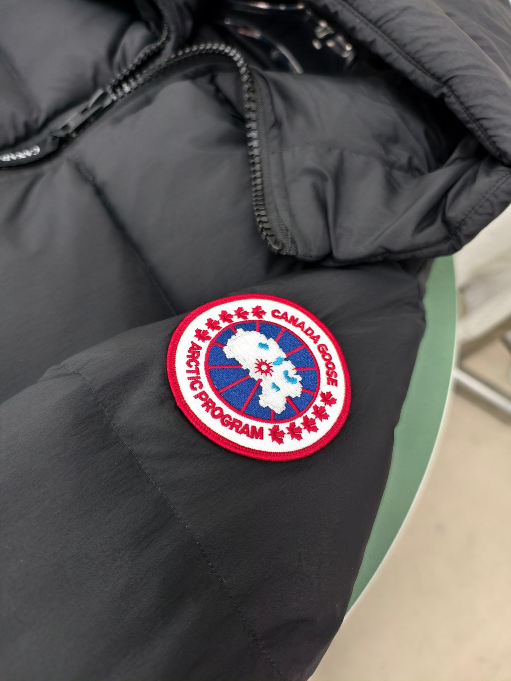 Canada Goose Black Oversized Quilted Down Hooded Parka – Green Contrast Lining