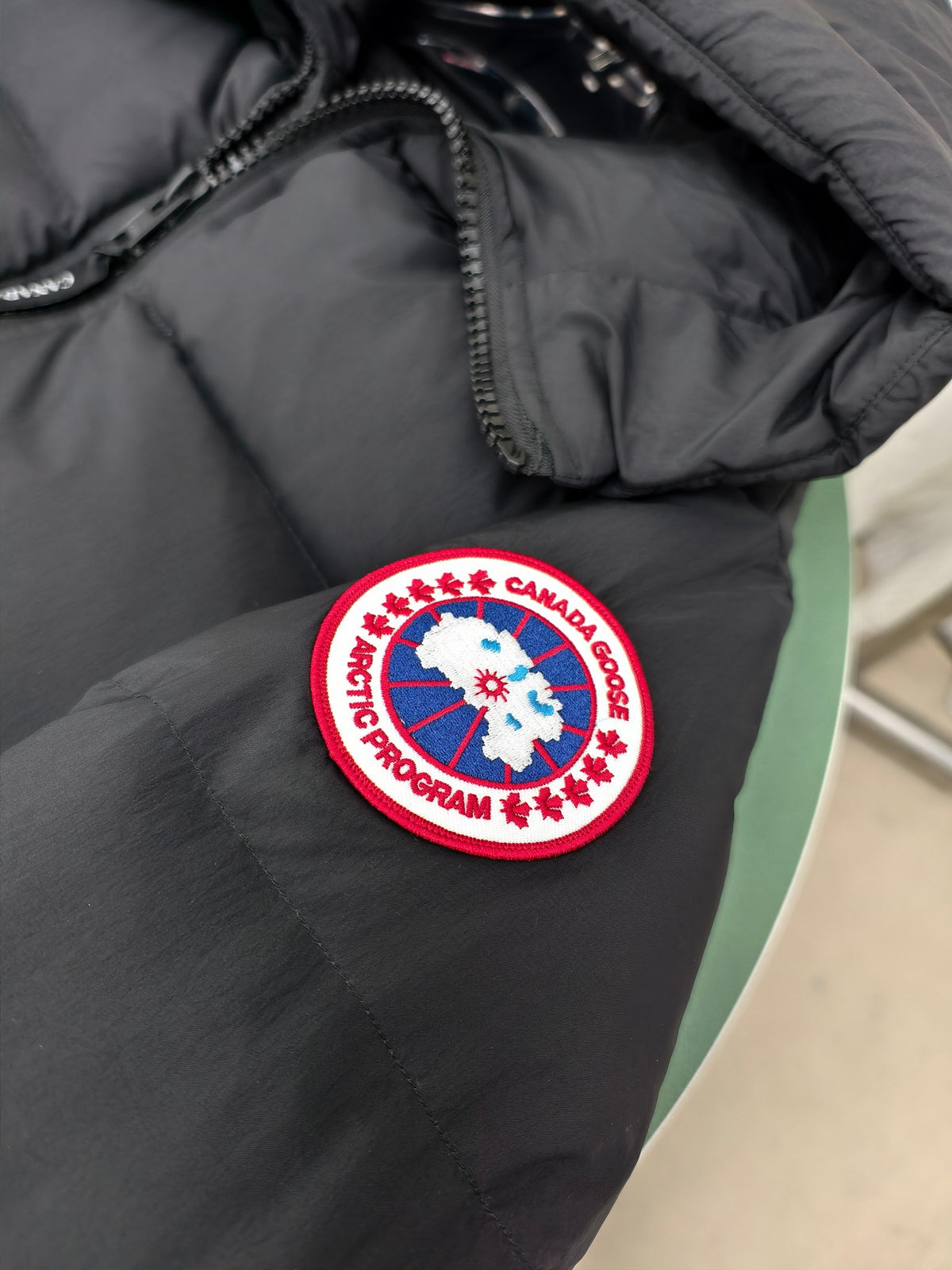 Canada Goose Black Oversized Quilted Down Hooded Parka – Green Contrast Lining