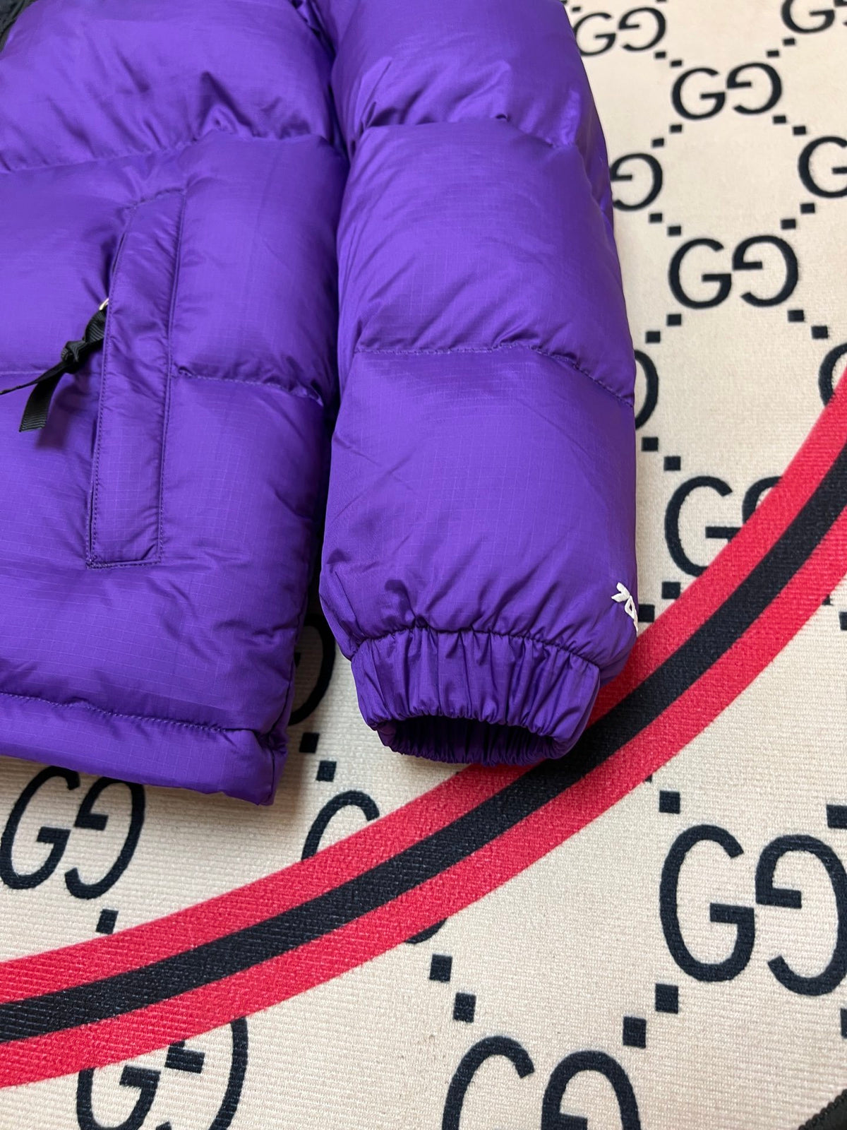 The North Face Electric Purple 1996 Retro Nuptse Down Jacket – 700-Fill Black Colour-Block Wide-Baffle No Hood